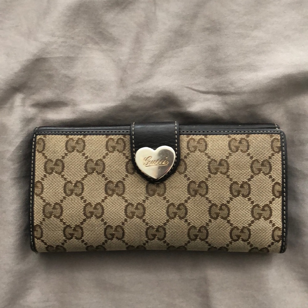 GUCCI heart clasp Wallet